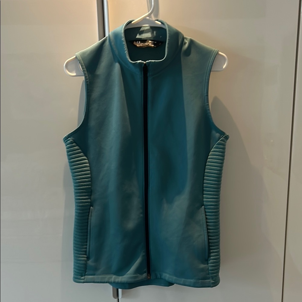 Underarmour Size Med Teal Sleeveless Zip-Up Vest